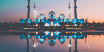 Picture of outside of a Mosque in Abu Dhabi