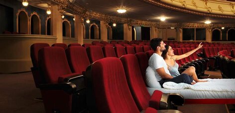 Holiday Extras Theatre Breaks