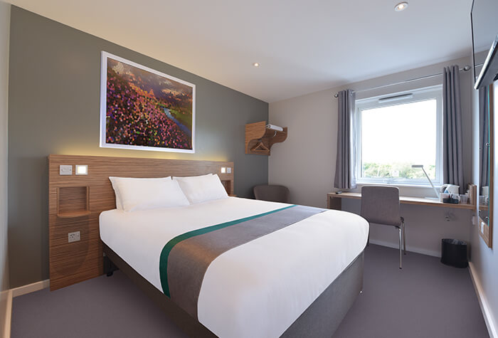 Edinburgh Airport Hotels With Park And Fly www.holidayextras.com