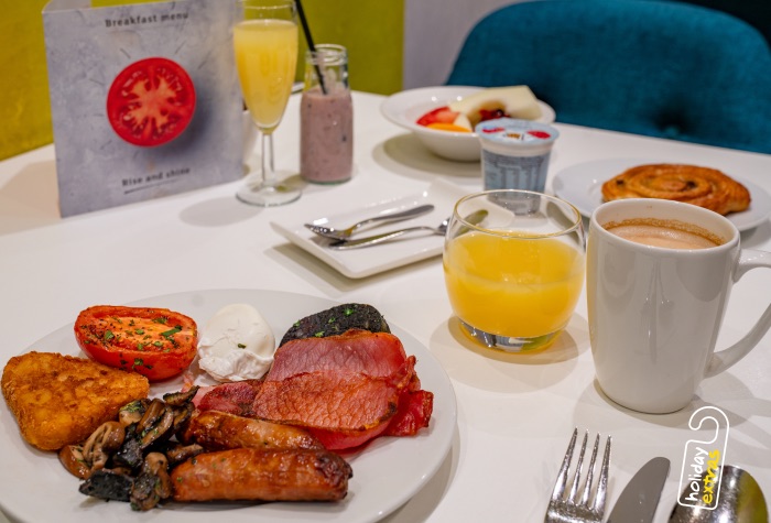 Holiday Inn Gatwick - Breakfast