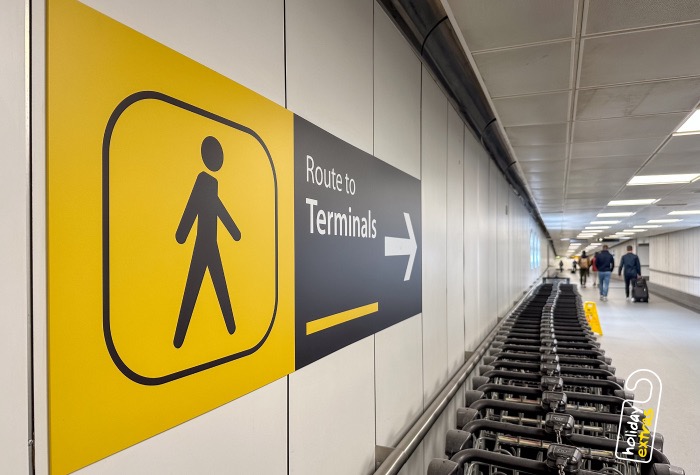 Hilton Gatwick - Walkway to check-in