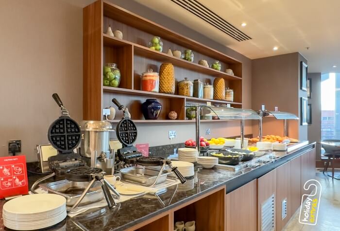 Hilton Garden Inn Heathrow T2 & T3 - Breakfast