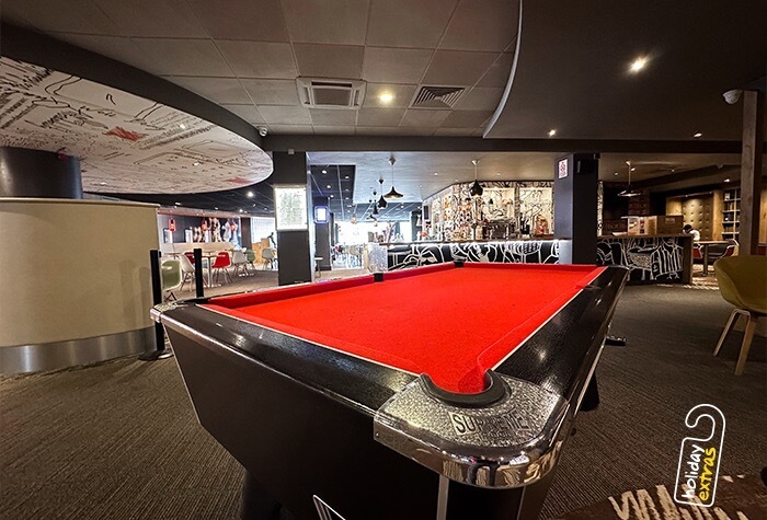 ibis Hotel Heathrow - Pool table