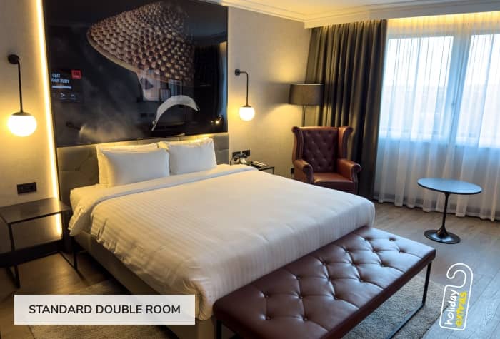Radisson RED Heathrow - Room