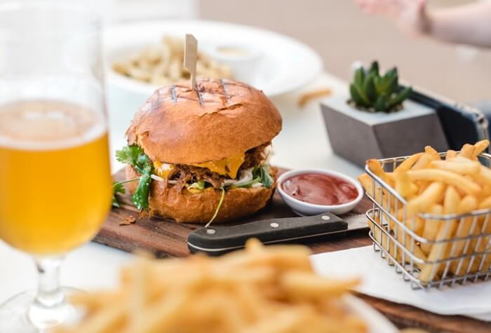 Food in Brussels airport - Burger