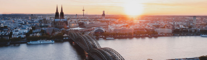 Koeln Panorama im Sonnenaufgang