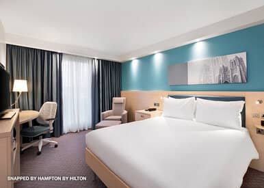 hampton by hilton bristol airport bedroom