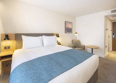 holiday inn bristol airport bedroom