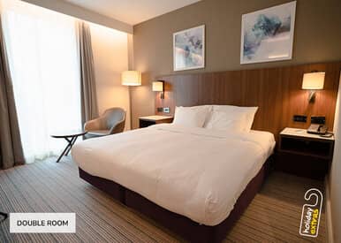 gatwick airport courtyard marriott bedroom