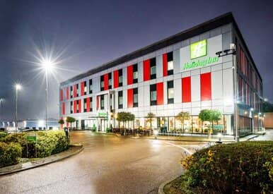 holiday inn luton exterior
