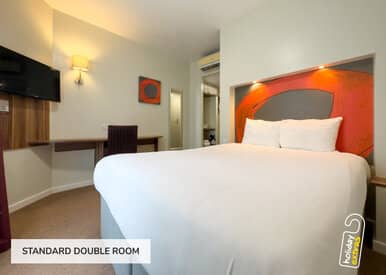 ramada stansted bedroom