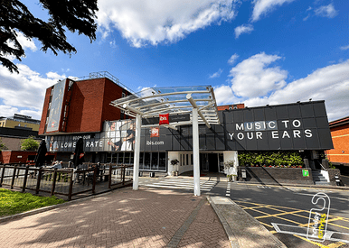 ibis exterior heathrow