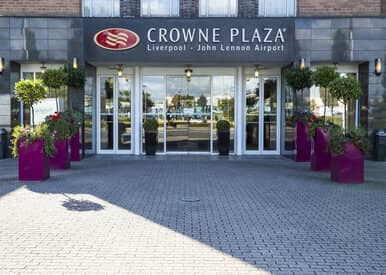 crowne plaza entrance at liverpool airport