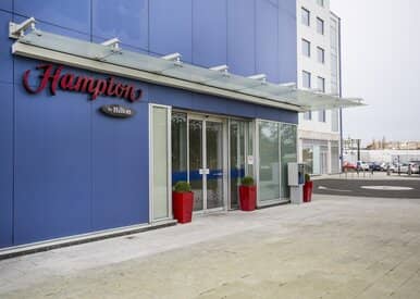 luton hampton by hilton exterior